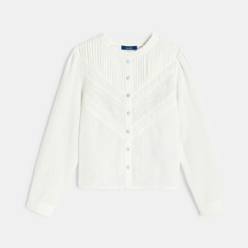 بلوزة بيضاء رومانسية مطرزة...